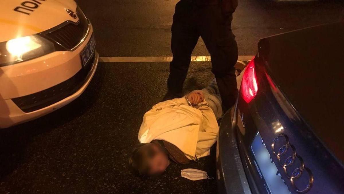 Под Киевом мужчина на Audi открыл стрельбу по полицейским и сбежал в центр столицы