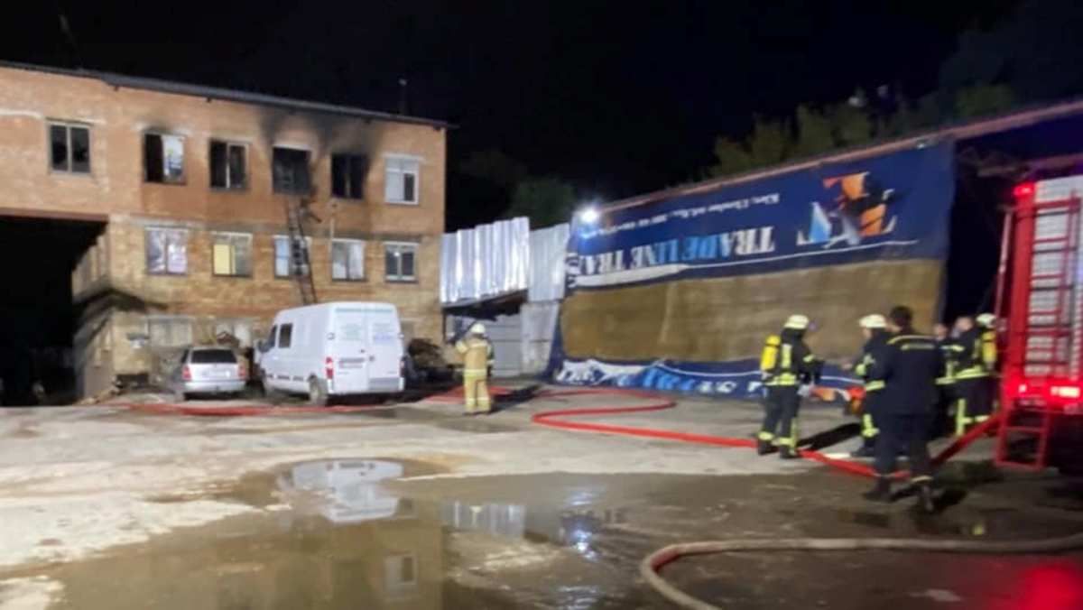 В Киеве в горящем хостеле погиб мужчина