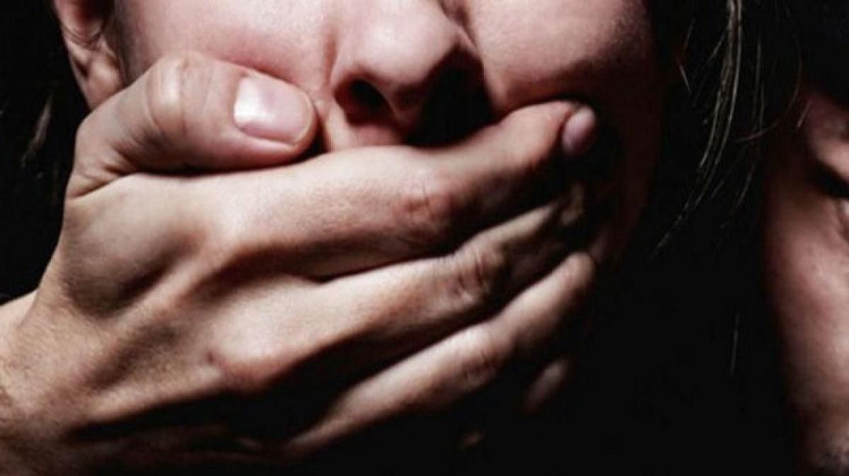 В Киевской области парень изнасиловал девушку в кустах