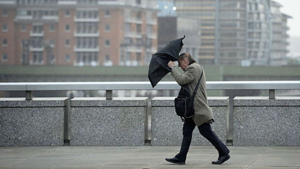 Украину накроют штормовые порывы ветра