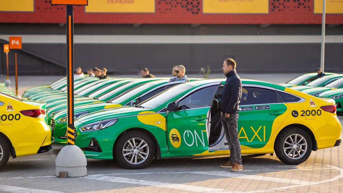 В субботу в Киеве городской транспорт пополнился новыми авто бизнес-класса