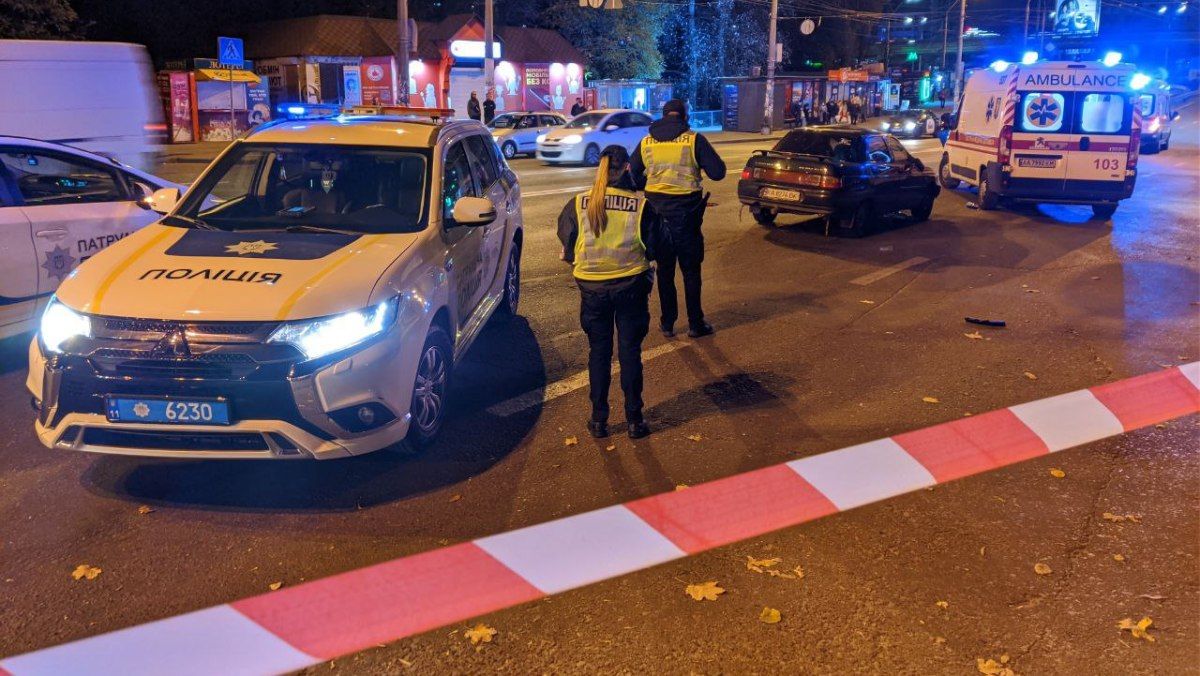 В Киеве пьяный водитель ВАЗ сбил мужчину и женщину на пешеходном переходе