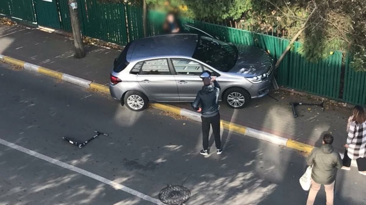 Под Киевом Citroen сбил 8-летнего ребенка на самокате