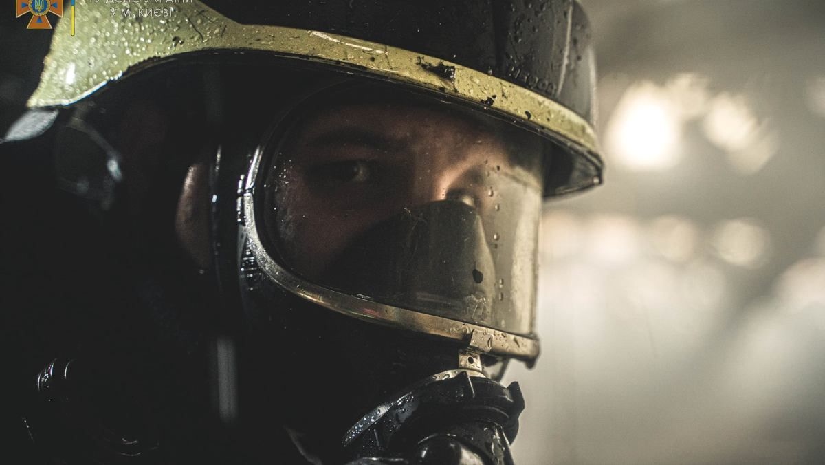 В Соломенском районе ночью сгорел склад