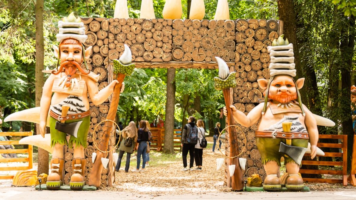 Halloween в столичном «Мире Великанов»: что ждет гостей в Голосеевском парке Киева