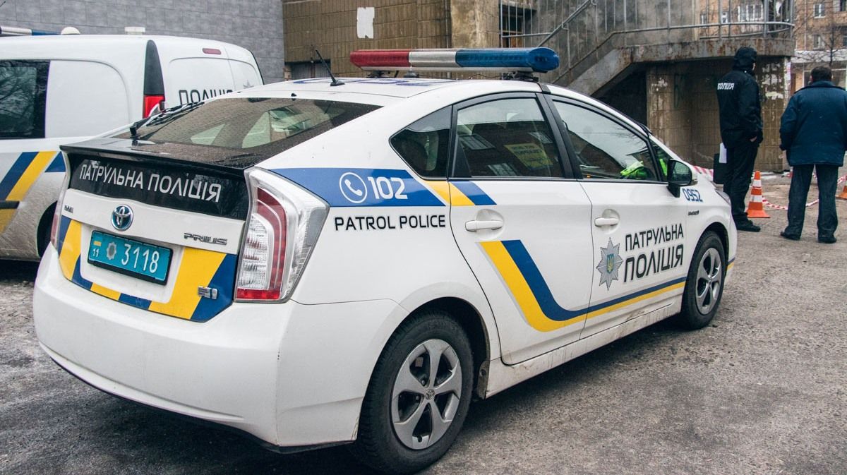 В Киеве во время пьянки мужчина позвонил бывшей и получил за это два удара ножом