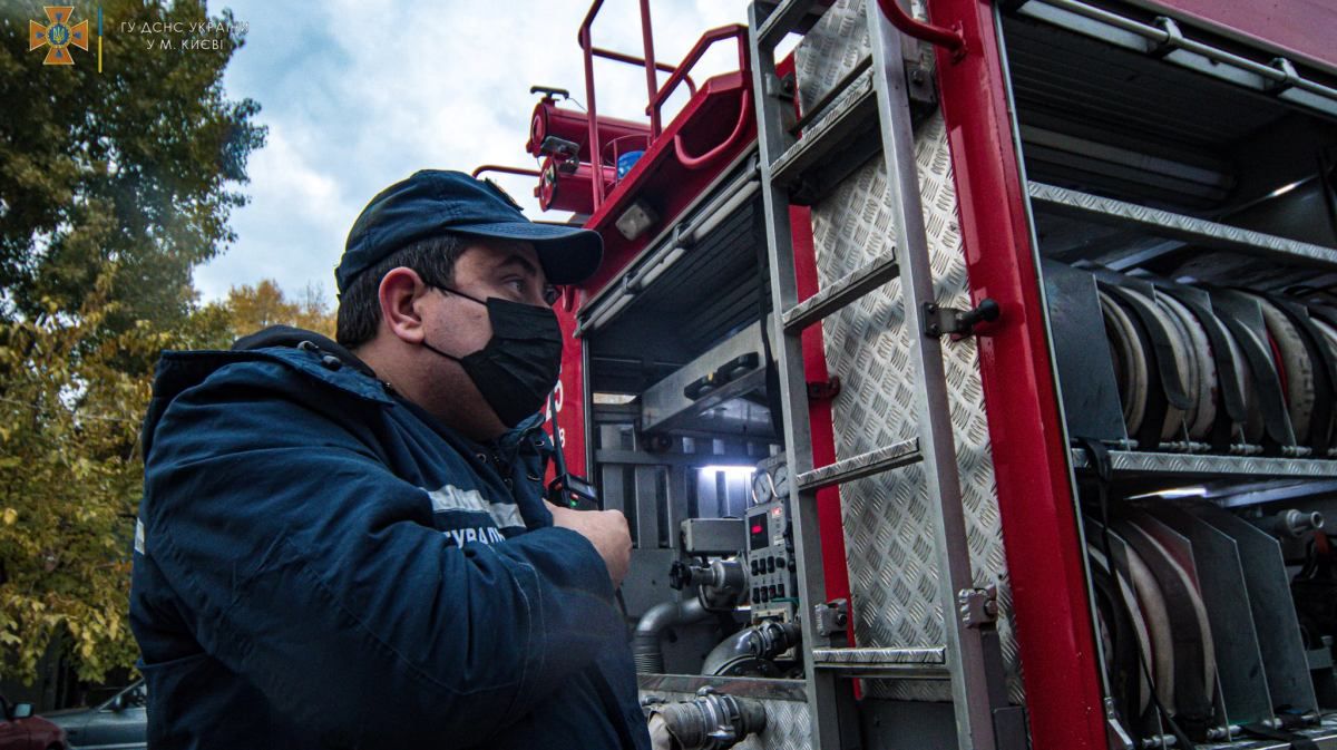 В Киеве загорелся детский сад: из здания эвакуировали более сотни детей и персонала