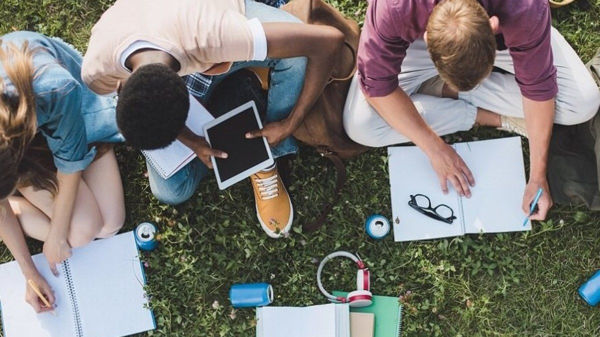 День студента 2021: короткие поздравления в стихах и прозе