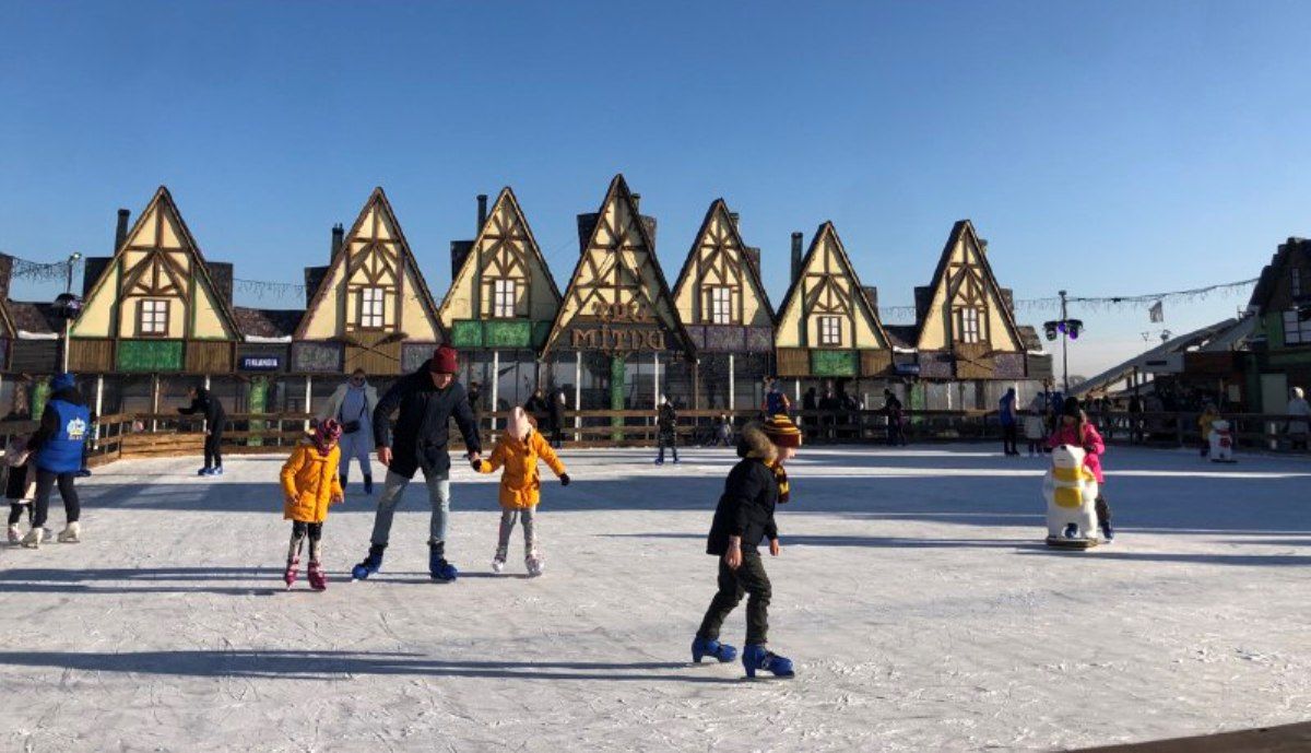 В Киеве открылся Osocor Winter Village: что вас ждет и чем удивит новогодний городок в стиле Гарри Поттера