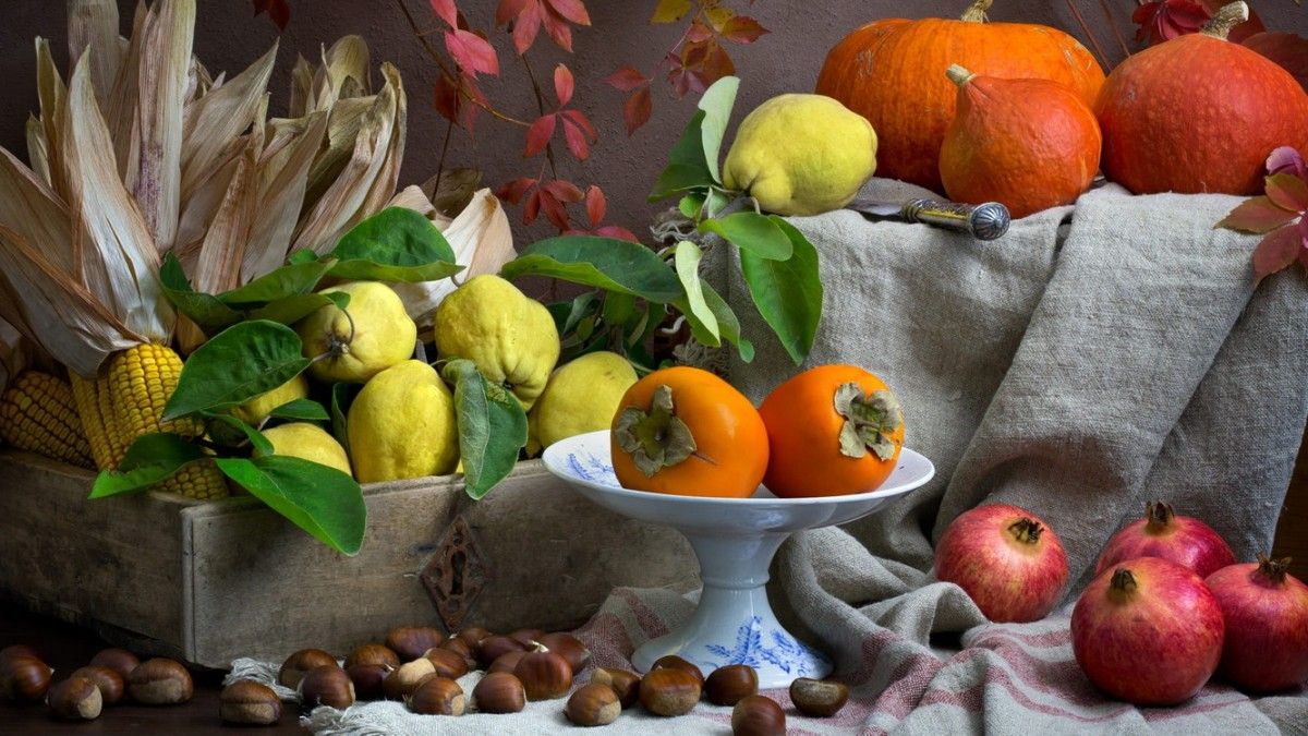 В Киеве проходят продуктовые ярмарки: где купить свежую айву, гранаты и хурму