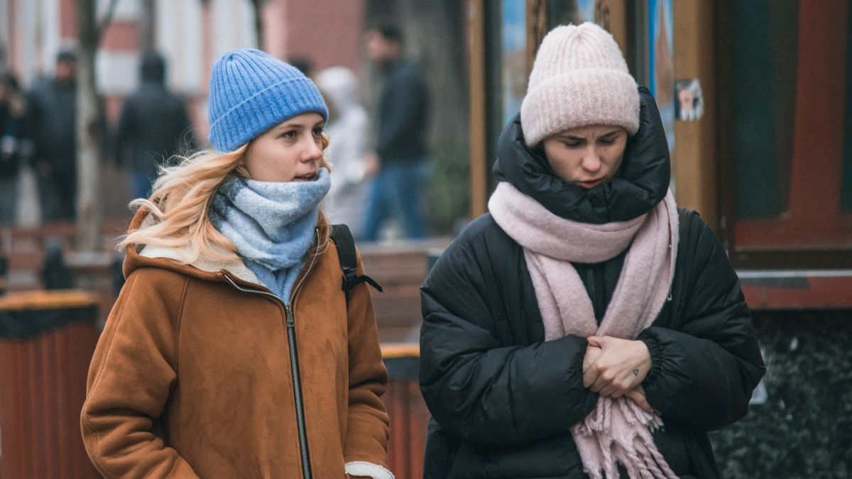 На Киев вслед за гололедом, ледяным дождем и туманом надвигается шквальный ветер: погода на 10 декабря