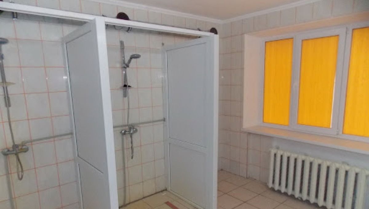 В Киеве в женской душевой студенческого общежития установили видеонаблюдение: полиция нашла любителя обнаженки