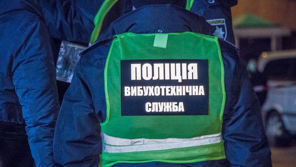 В Киеве неизвестный "заминировал" три школы, вокзал и больницу