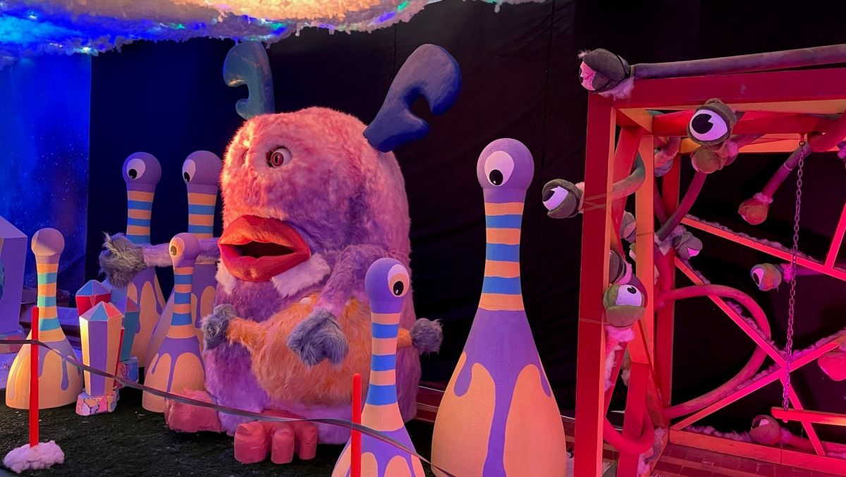 Страна добродушных пушистиков: в Киеве на ВДНГ открылась сказочная «Флуфиландия»