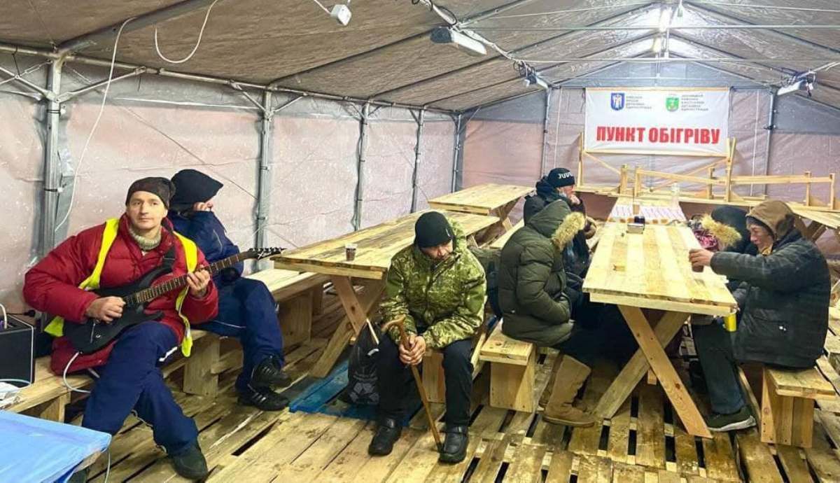 В Киеве на вокзалах установили дополнительные пункты обогрева
