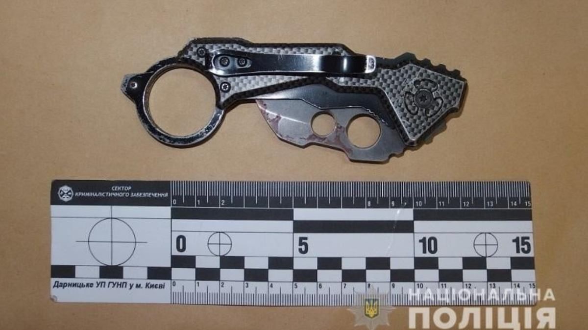 В Киеве несовершеннолетний полоснул ножом по шее бездомного