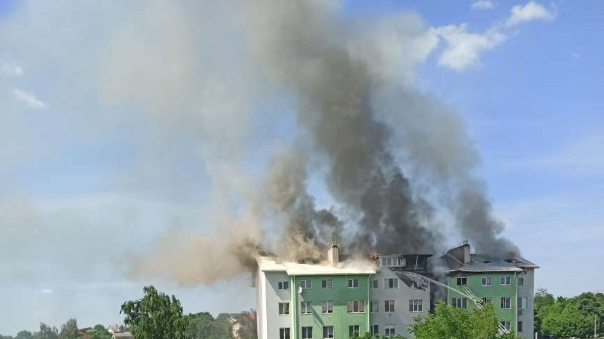 Перерезал горло, вырезал сердце и часть легких: под Киевом мужчина жестоко убил соседа и поджег его квартиру