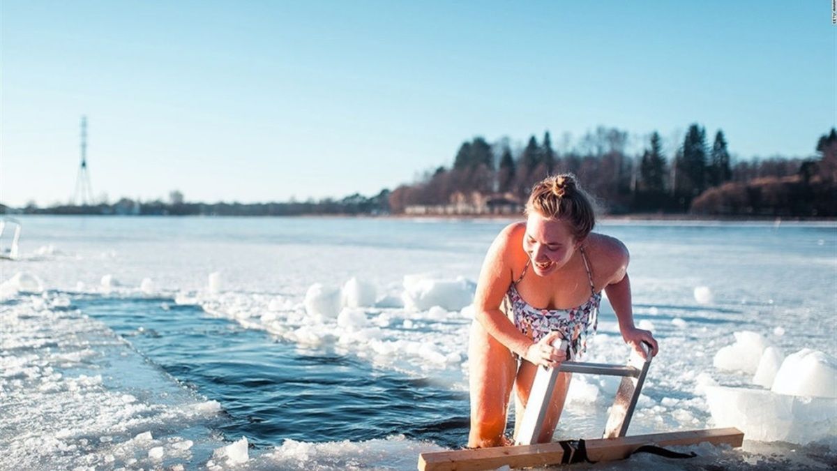Где безопасно нырять на Крещение 2022: список мест для купания в Киевской области