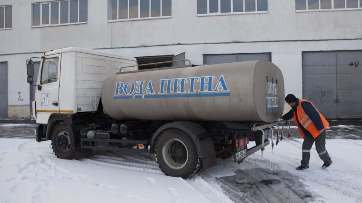 В Киеве на Крещение 2022 будут раздавать святую воду: где и когда