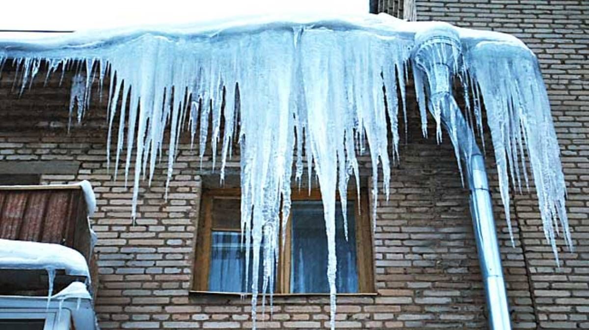 На Киев вместе с потеплением надвигается новая угроза: чего стоит опасаться на улицах и где лучше не парковать машины