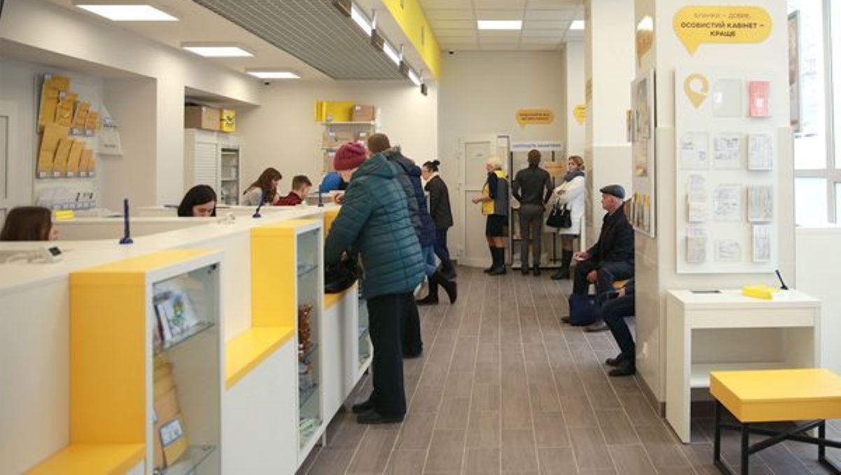 В Киеве замначальника Укрпочты наворовала марок на 800 000 гривен