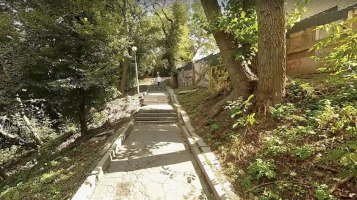 В Киеве отремонтируют ступеньки от Арсенальной площади к КВЦ "Парковый": выделяют почти 6 миллионов