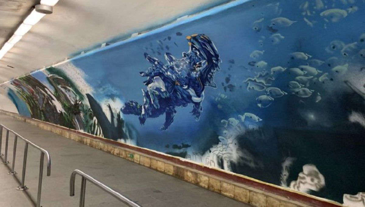 В Киеве между станциями метро "Крещатик" и "Майдан Независимости" появился новый мурал: что он значит