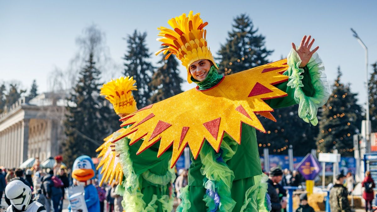 Масленица 2022: в Киеве на ВДНГ встретят весну пением, танцами, спектаклями и файер-шоу