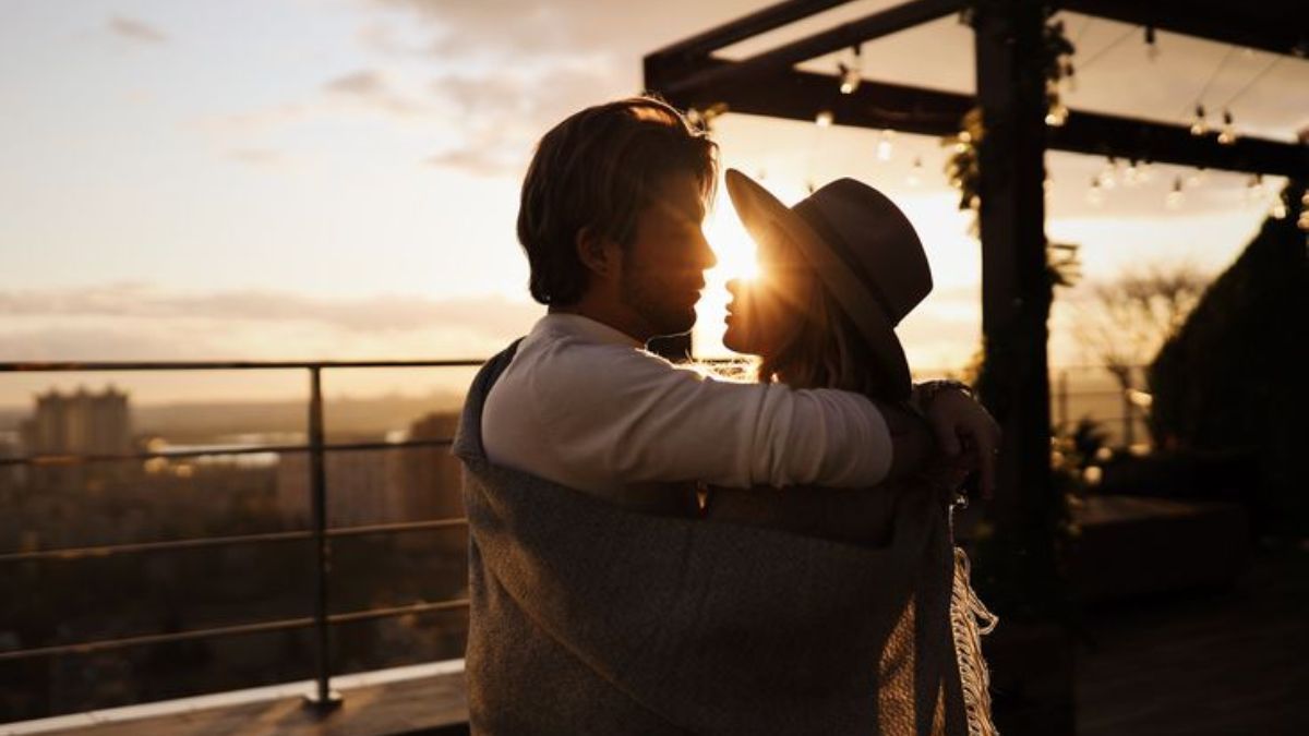 Поздравления с Днем святого Валентина 2022: короткие СМС в стихах и прозе на 14 февраля