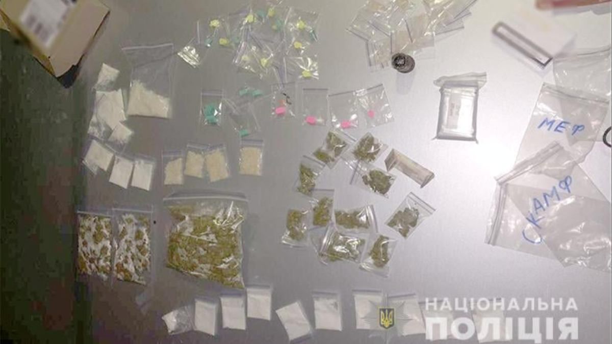 Что делать и куда сообщать в Киеве, если увидели закладчиков наркотиков в своем дворе