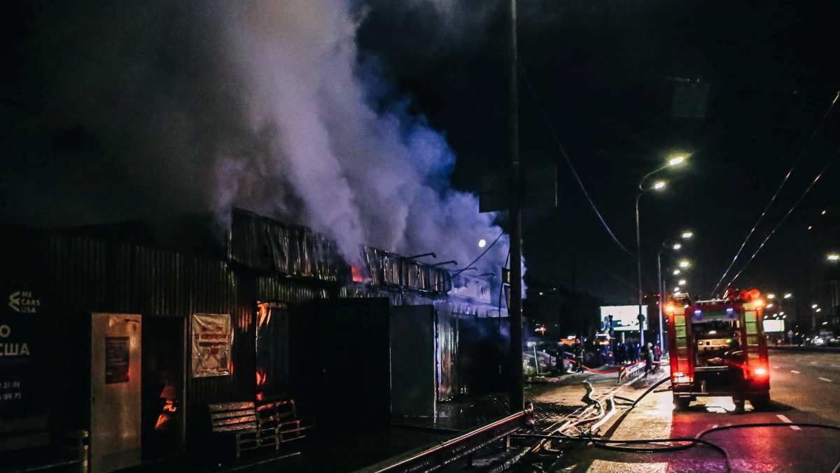 В Киеве сгорела автомойка