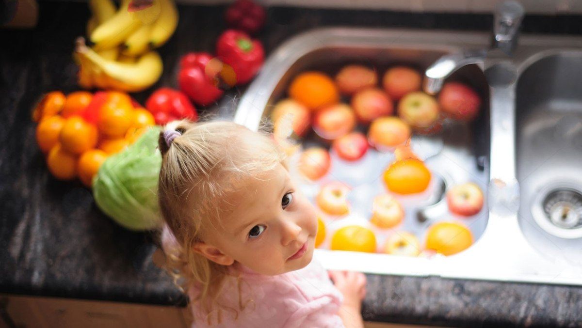 Где в Киеве купить свежие овощи, яйца и мясо возле дома: список адресов