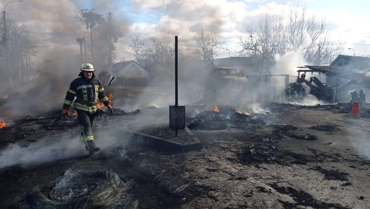 В Киевской области из-за обстрелов сгорели супермаркеты ФОРА и АТБ