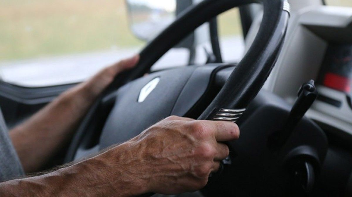 Гуманитарный штаб Киева срочно ищет водителей грузовиков для помощи в развозке продуктов