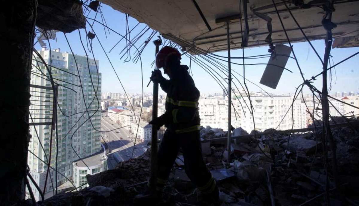 Как выглядит изнутри дом на Лобановского в Киеве, в который прилетела ракета