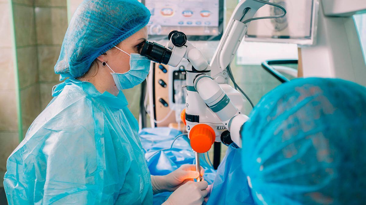 Где в Киеве проводят бесплатные неотложные операции а глазах: адрес и контакты