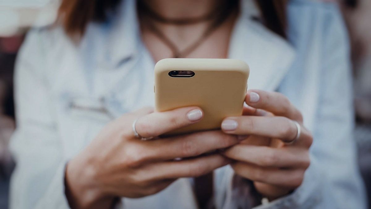 Как позвонить родным, если пропала мобильная связь в Украине: советы спасателей