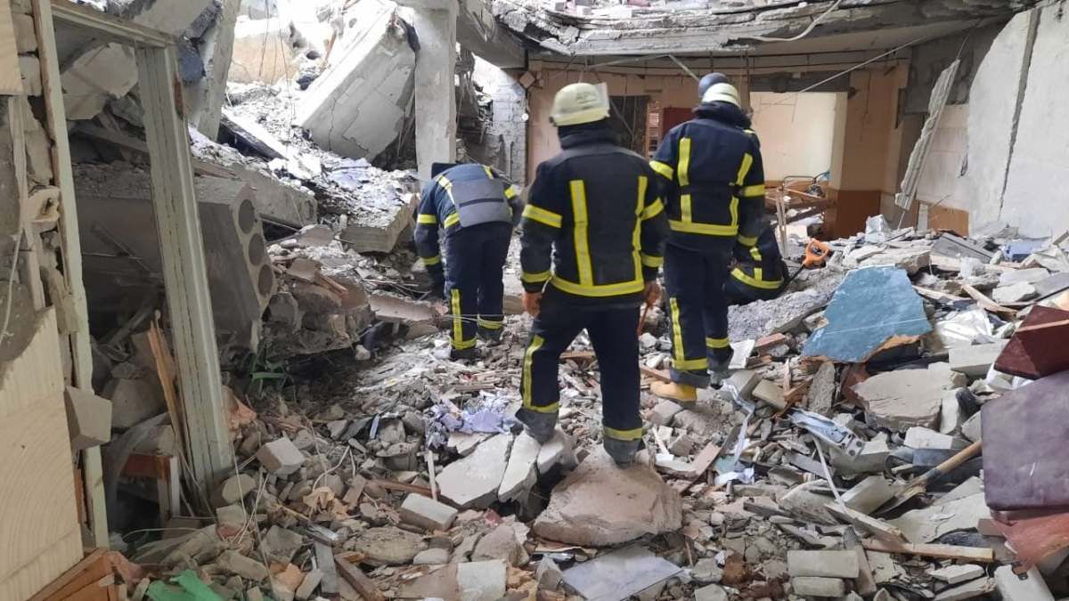 Под Киевом в Макарове во время авиаудара снаряд попал в хлебозавод: погибли 13 человек