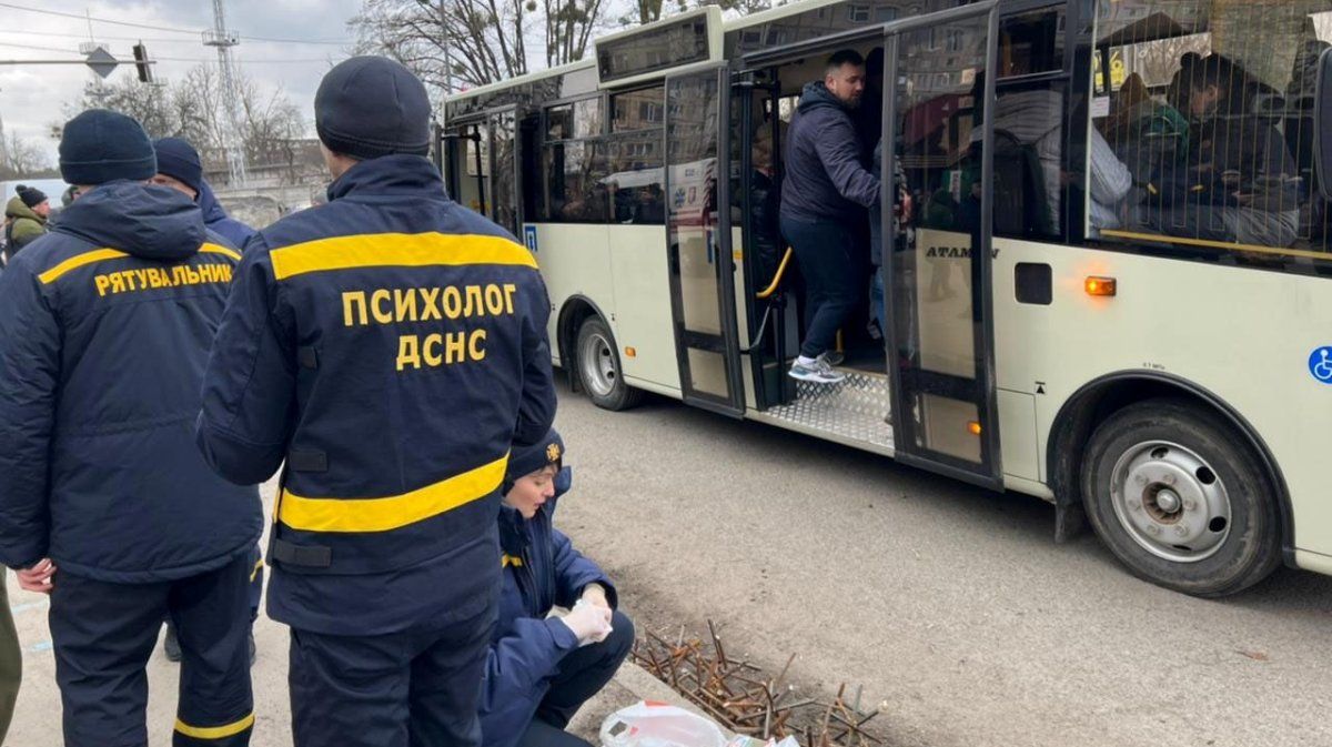 Куда звонить, если вам или вашим близким нужно эвакуироваться из зоны боевых действий в Киевской области