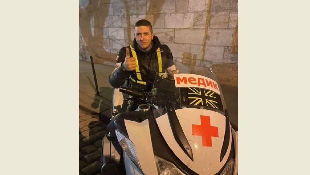 Медик из Лондона преодолел три тысячи километров, чтобы спасать людей в Киеве