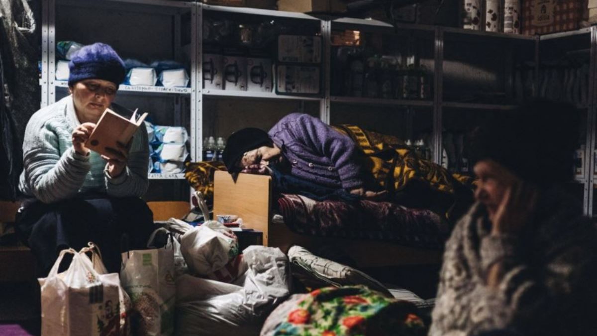 В Киеве вводят комендантский час на сутки: самое важное, что должно быть в вашем укрытии