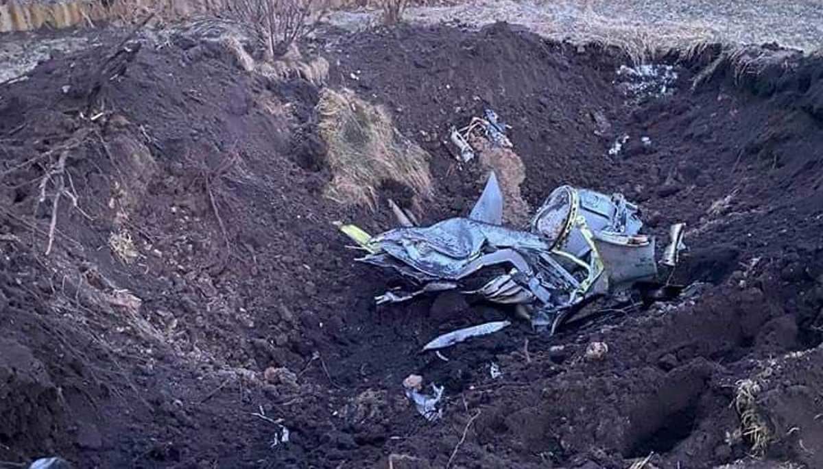 В Киеве от обстрела загорелся частный дом в Дарницком районе: фото с места