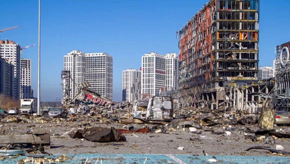 Последствия ракетного удара по ТРЦ в Подольском районе