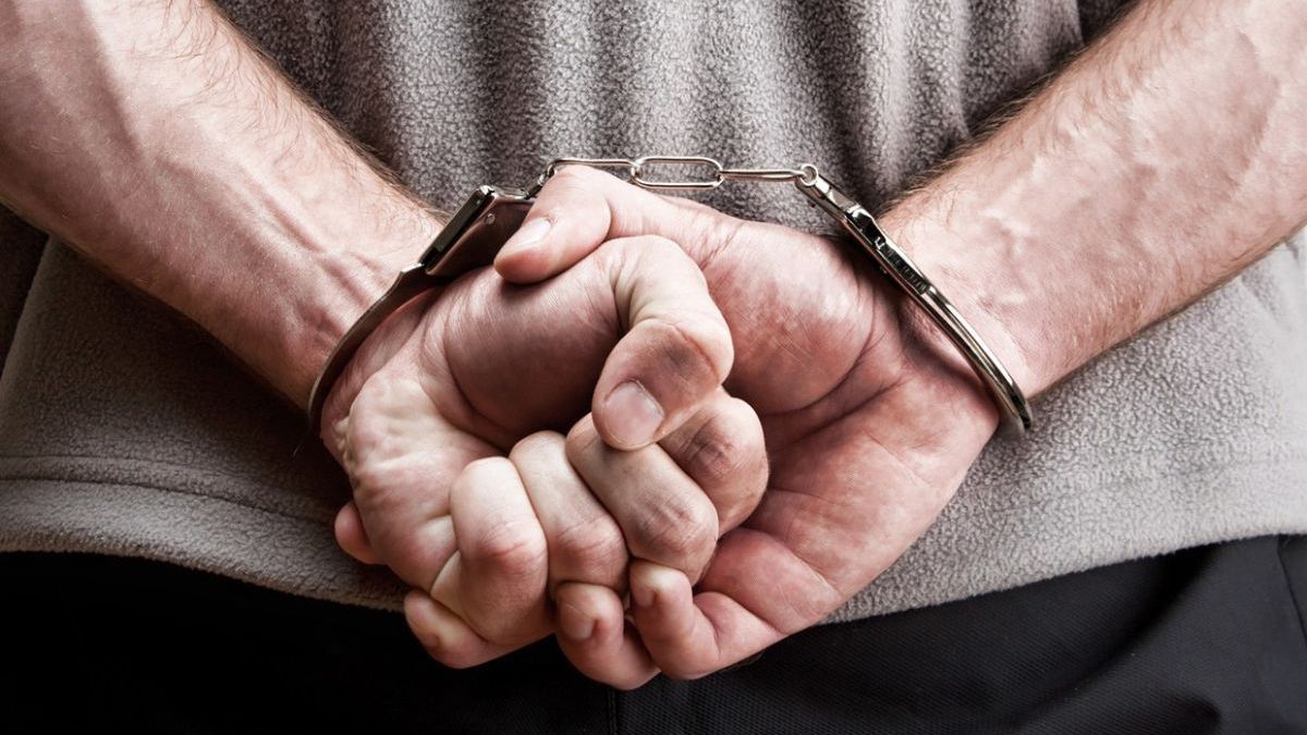 В Киеве мужчина обокрал квартиру сестры: будут судить по законам военного времени