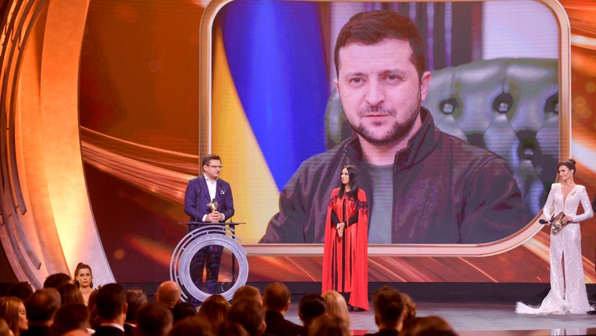 Джамала на польской церемонии Wiktory 2021 вручила награду Зеленскому