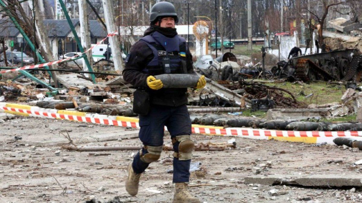 Возвращаться в Киев и область - еще рано: идет разминирование