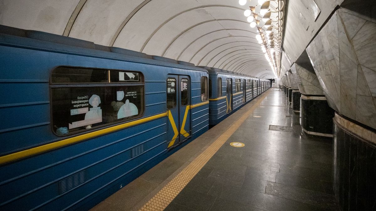 В Киеве поезда метро начали курсировать  до станции "Академгородок": как работает подземка 8 апреля