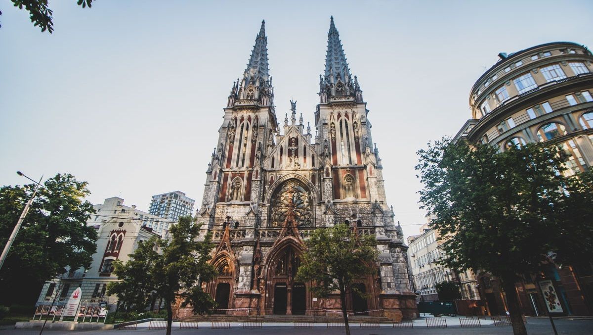 Деньги с реставрации костела в Киеве потратят на помощь ВСУ