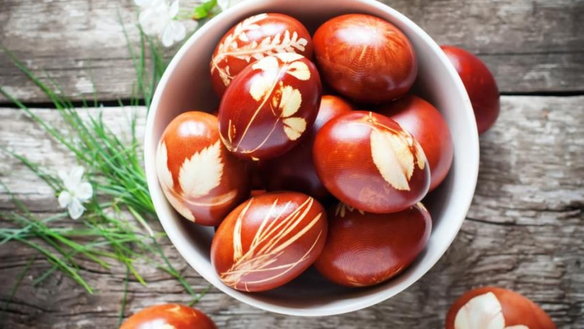 Как покрасить яйца на Пасху 2022: необычные идеи