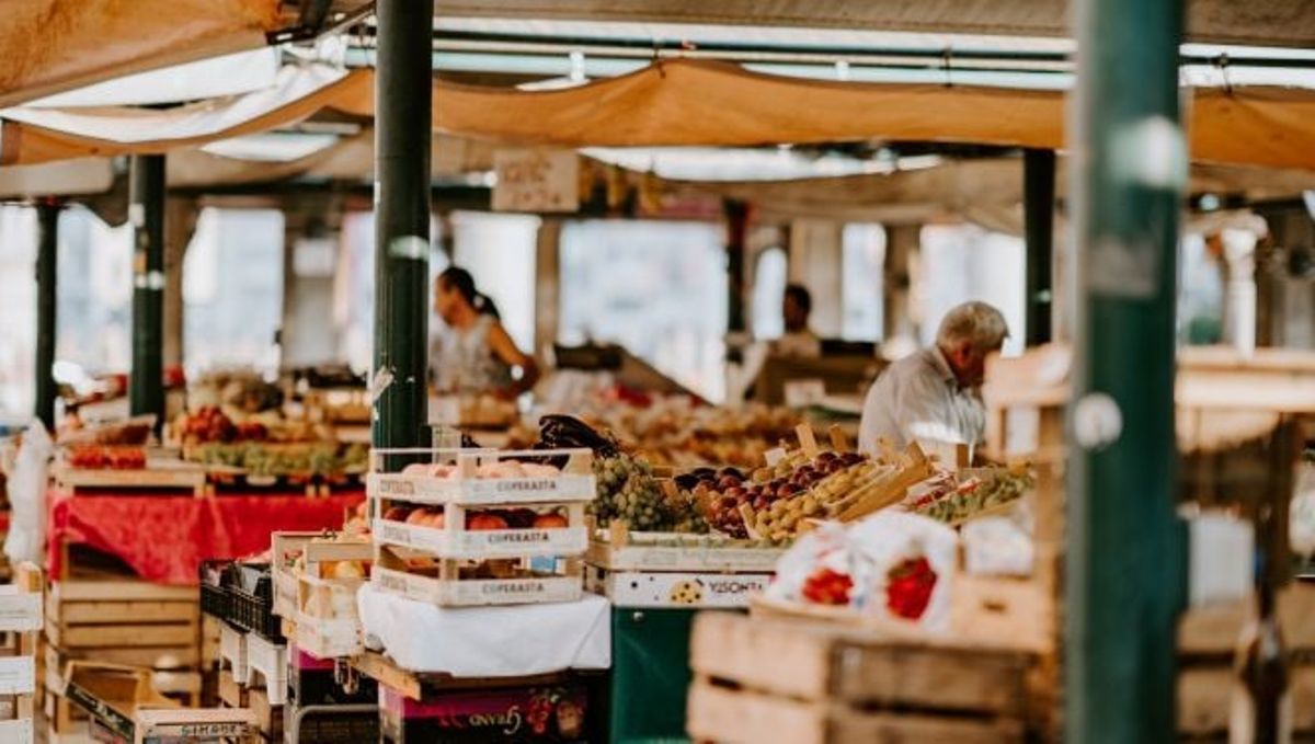 Где в Киеве купить овощи и бакалею возле дома: адреса